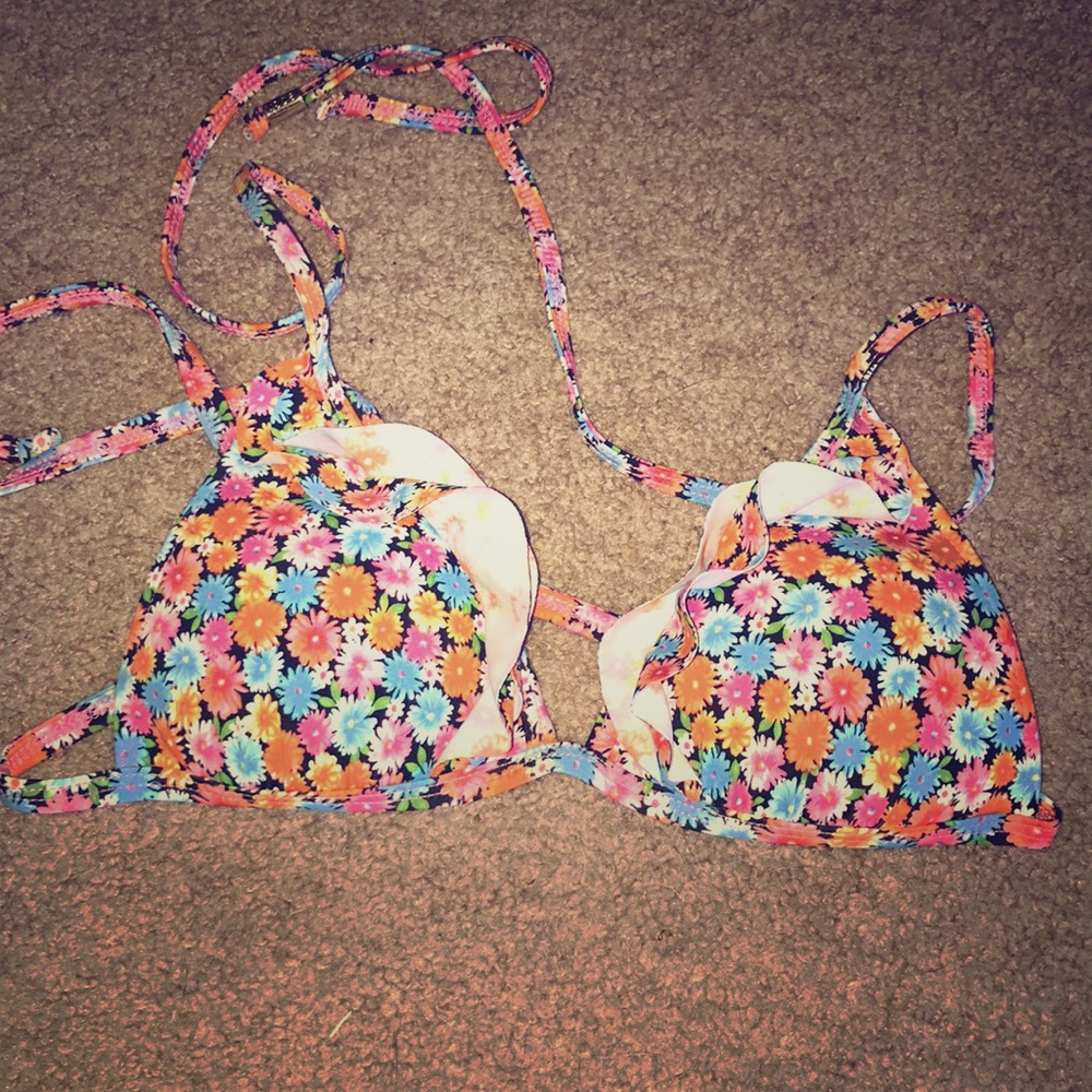 Voda Envy floral bikini top